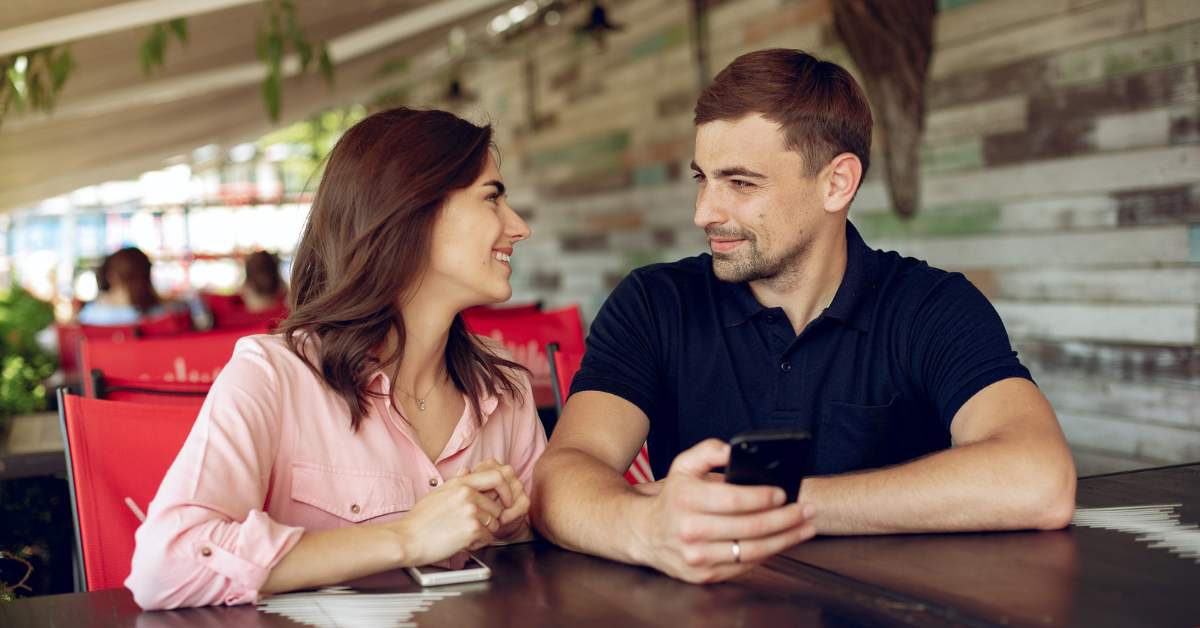 The Pros and Cons of Taking Dating Advice From Women